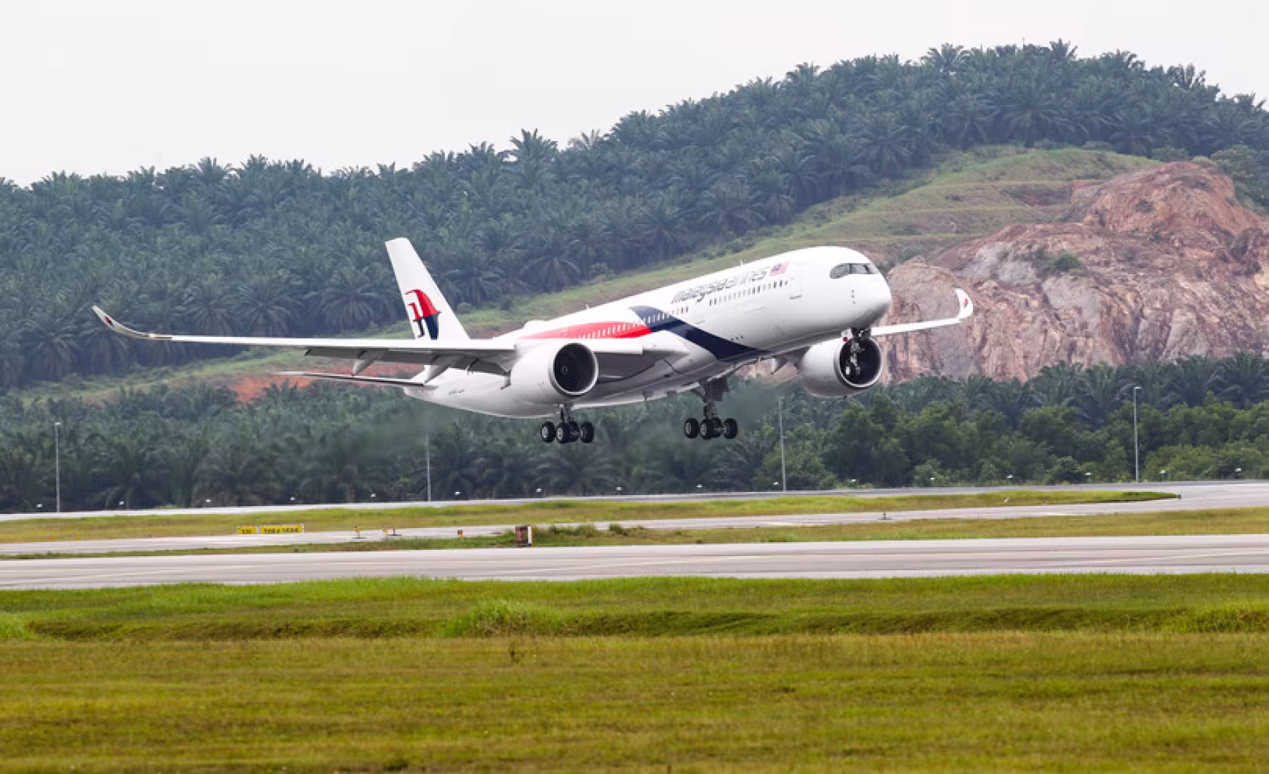 Malaysia Airlines takes off with AMOS